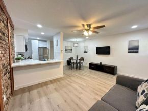 Modern Houston Apartment Oasis Awaits in Trendy Montrose District